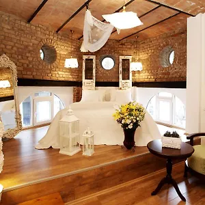 the-white-swan-suites-beyoglu.istanbul-turkeyhotels.com/